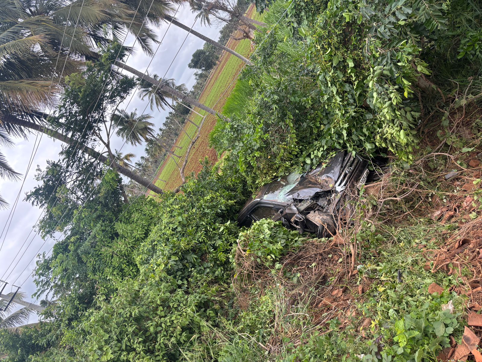 ಅಪಘಾತವಾಗಿರುವ ಕಾರು