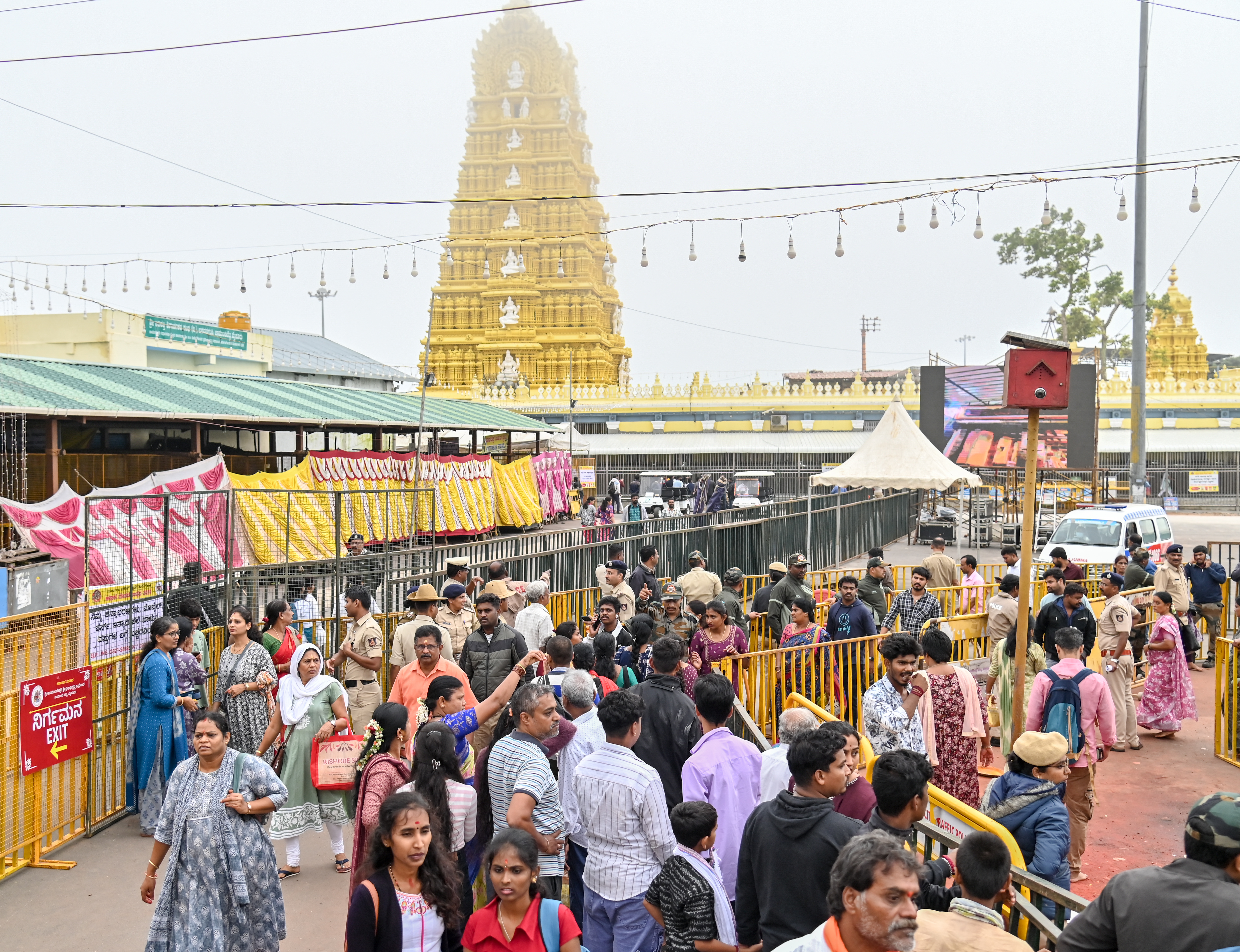 ಮುಂಜಾನೆ ಕಂಡ ಚಾಮುಂಡಿ ಬೆಟ್ಟದ ದೇಗುಲದ ಗೋಪುರ