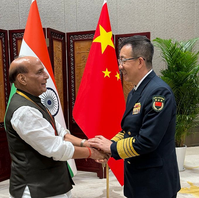 SCO Meet | ಚೀನಾದ ರಕ್ಷಣಾ ಸಚಿವರೊಂದಿಗೆ ರಾಜನಾಥ್ ಸಿಂಗ್ ಮಾತುಕತೆ