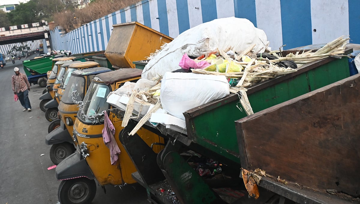 ಬಿಬಿಎಂಪಿ: ವೇತನವಿಲ್ಲದೆ ತ್ಯಾಜ್ಯ ಸಂಗ್ರಹ ಸಿಬ್ಬಂದಿ ಪರದಾಟ