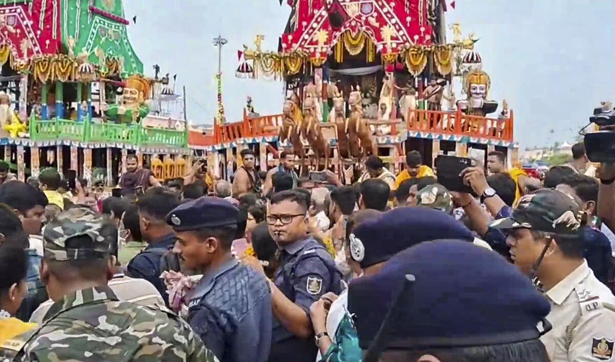 Puri Temple Stampede: ಜಿಲ್ಲಾಧಿಕಾರಿ, SP  ವರ್ಗಾವಣೆ, ಇಬ್ಬರು ಪೊಲೀಸರ ಅಮಾನತು