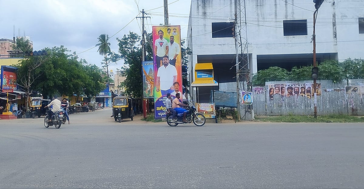 ಚಾಮರಾಜನಗರ: ಫ್ಲೆಕ್ಸ್‌ ಬ್ಯಾನರ್ ಅಳವಡಿಕೆಗೆ ಬೇಕು ‘ಅಂಕುಶ’