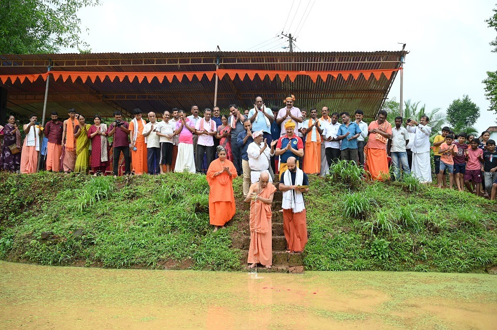 ಒಡಿಯೂರು ಸ್ವಾಮೀಜಿ ಕಾರ್ಯಕ್ರಮಕ್ಕೆ ಚಾಲನೆ ನೀಡಿದರು