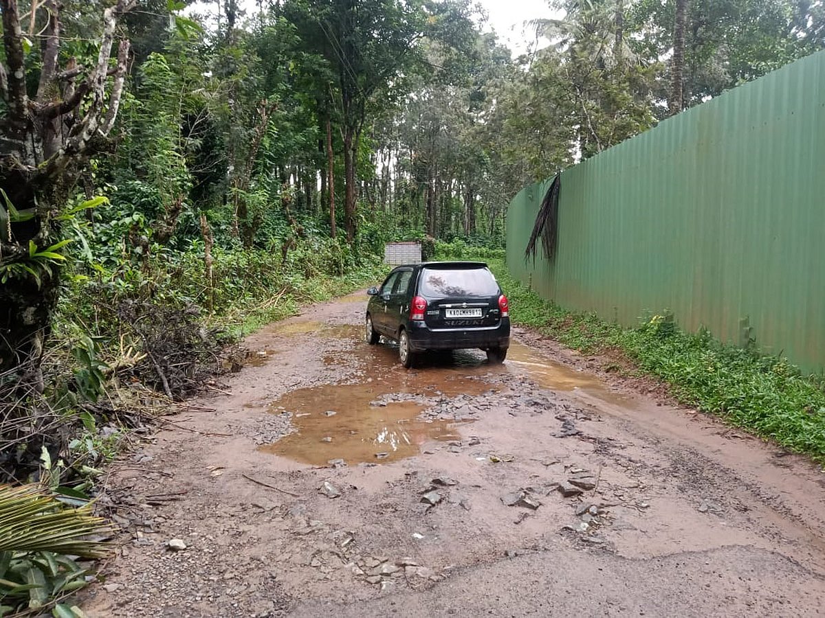 ನಾಪೋಕ್ಲು | ಮಳೆ ಇಳಿಮುಖ; ರಸ್ತೆಗಳು ಹೊಂಡಮಯ