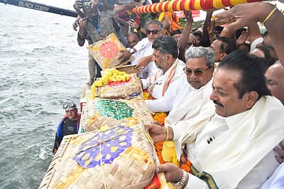 ಕೆಆರ್‌ಎಸ್‌ ಅಣೆಕಟ್ಟೆಯಲ್ಲಿ ಪ್ರಸ್ತುತ 121 ಅಡಿ ನೀರಿದ್ದು, ಭರ್ತಿಗೆ 3 ಅಡಿ ಮಾತ್ರ ಬಾಕಿ ಇದೆ.