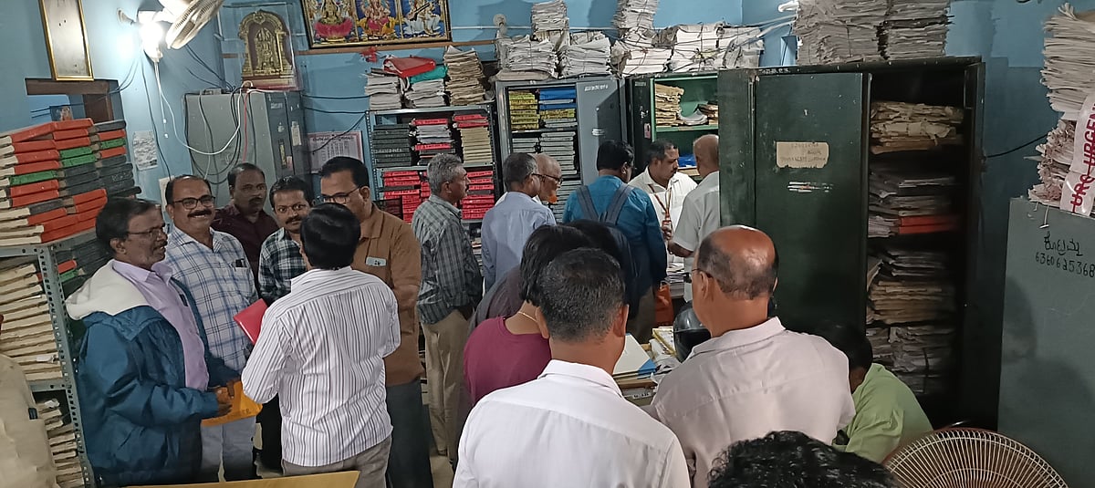 ಹರಿಹರ ನಗರಸಭೆ | ಸಿಬ್ಬಂದಿ ಕೊರತೆ, ತತ್ರಾಂಶಗಳ ಕಿರಿಕ್: ಇ–ಖಾತಾ ಪಡೆಯಲು ಹರಸಾಹಸ 