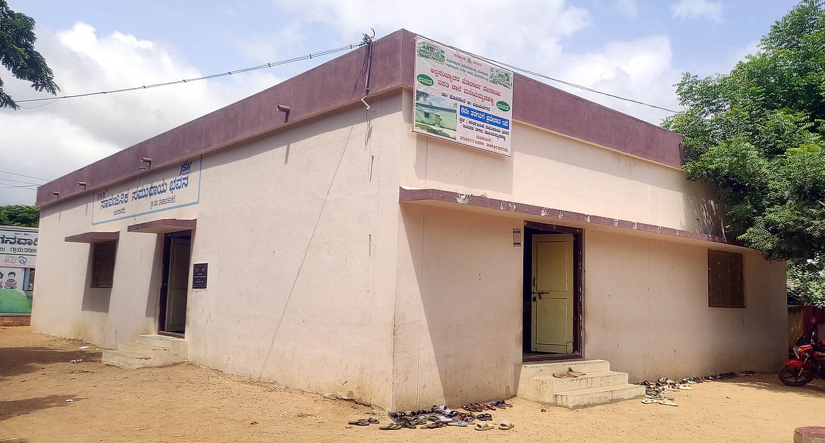 ಮರಿಯಮ್ಮನಹಳ್ಳಿ: ಹಗಲು ಪಾಠ, ರಾತ್ರಿ ಅಲ್ಲೇ ವಸತಿ