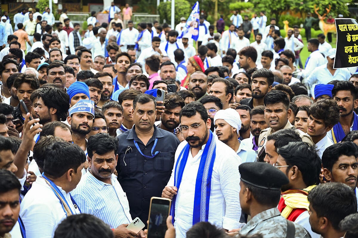 ವಿಧ್ವಂಸಕ ಕೃತ್ಯ ಎಸಗಿದ ಆರೋಪ: ಸಂಸದ ಚಂದ್ರಶೇಖರ್ ಆಜಾದ್ ಬೆಂಬಲಿಗರ ಬಂಧನ