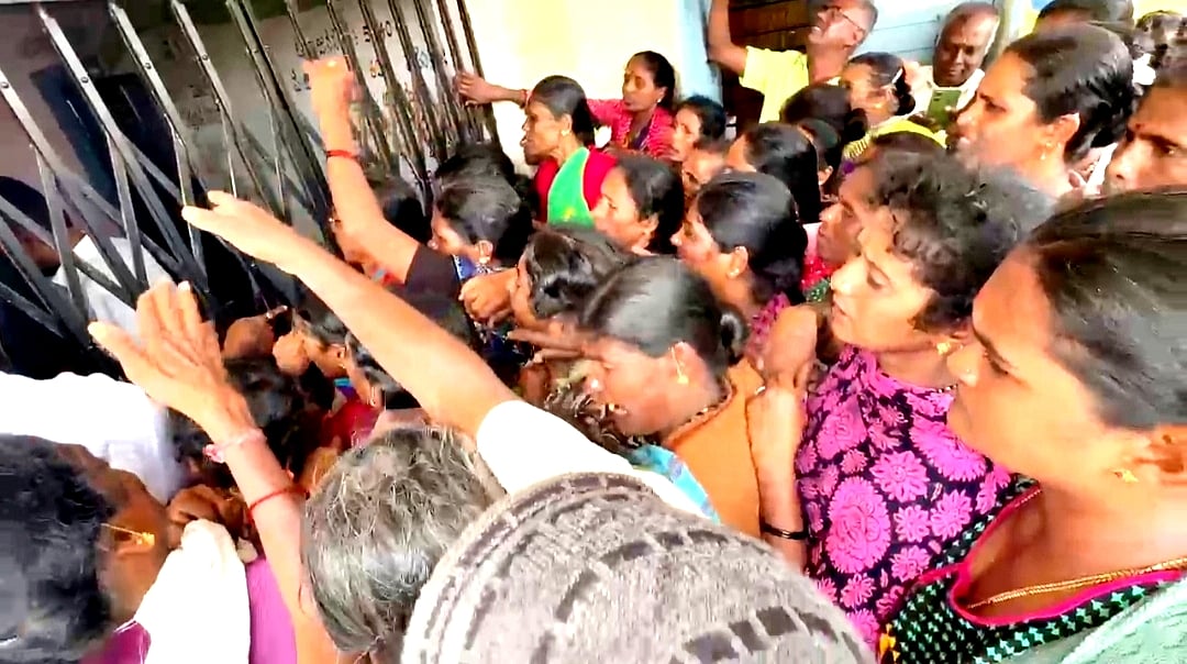 ಮೊದಲು ನಮಗೆ ವಿಷಕೊಡಿ: ಬಾರ್ ಅಂಡ್ ರೆಸ್ಟೋರೆಂಟ್ ಪ್ರಾರಂಭಕ್ಕೆ ಮಹಿಳೆಯರ ವಿರೋಧ