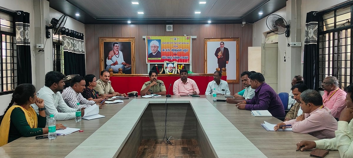 ಹೊನ್ನಾಳಿ: ಸುಗಮ ಸಂಚಾರಕ್ಕೆ ಒಂದು ಬದಿ ಪಾರ್ಕಿಂಗ್ ವ್ಯವಸ್ಥೆ