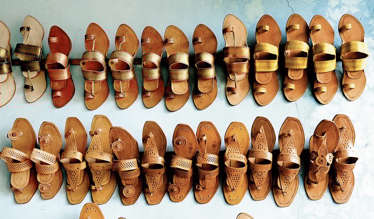 ಕೊಲ್ಹಾಪುರಿ ಚಪ್ಪಲಿ ತನ್ನದೆಂದು ಪ್ರದರ್ಶಿಸಿರುವ ಇಟಲಿ ಕಂಪನಿ ವಿರುದ್ಧ ಪಿಐಎಲ್‌