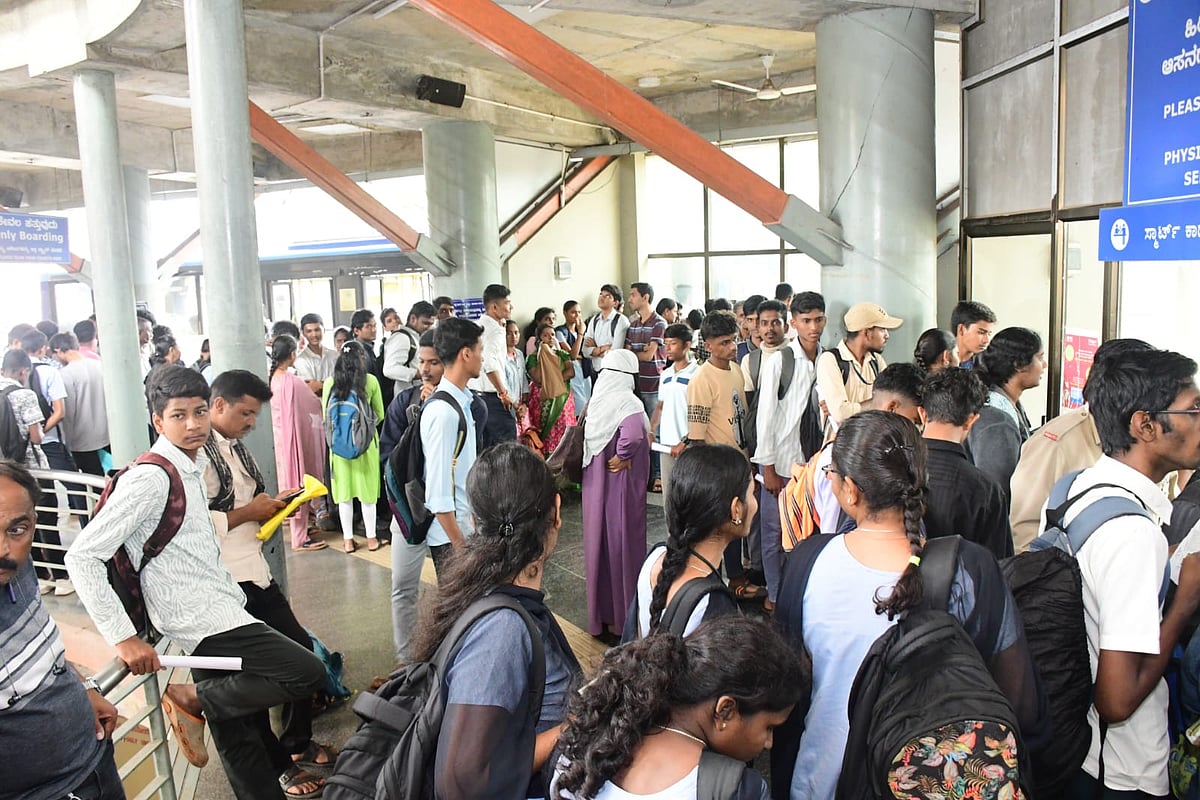 ಧಾರವಾಡ: | ಬಿಆರ್‌ಟಿಎಸ್‌ ಸ್ಮಾರ್ಟ್‌ ಕಾರ್ಡ್‌: ಗಂಟೆಗಟ್ಟಲೇ ಕಾಯುವ ಸ್ಥಿತಿ