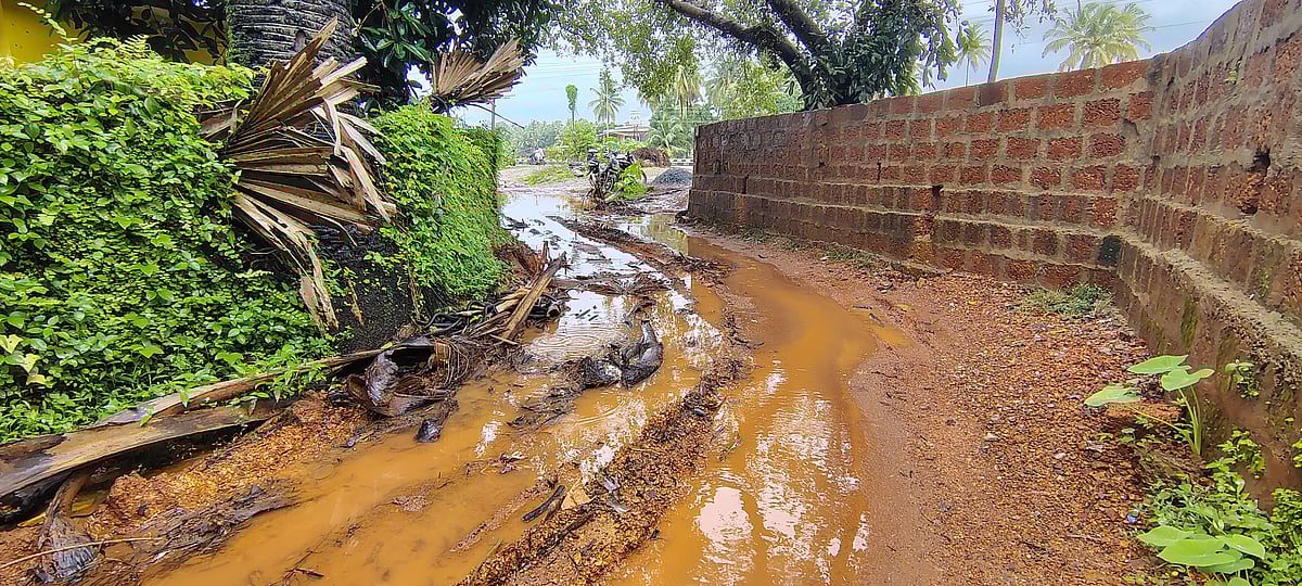 ಬೈಂದೂರು | ಹೊಂಡಮಯ ರಸ್ತೆ: ವಾಹನ ಸವಾರರಿಗೆ ಸಂಕಷ್ಟ