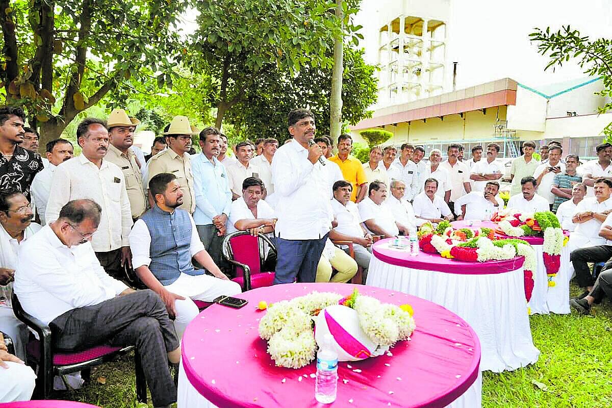 ದೇವನಹಳ್ಳಿ | ಬಮೂಲ್‌ನಿಂದ ಶೀಘ್ರ ಕಾಲ್‌ಸೆಂಟರ್: ಡಿ.ಕೆ.ಸುರೇಶ್ 
