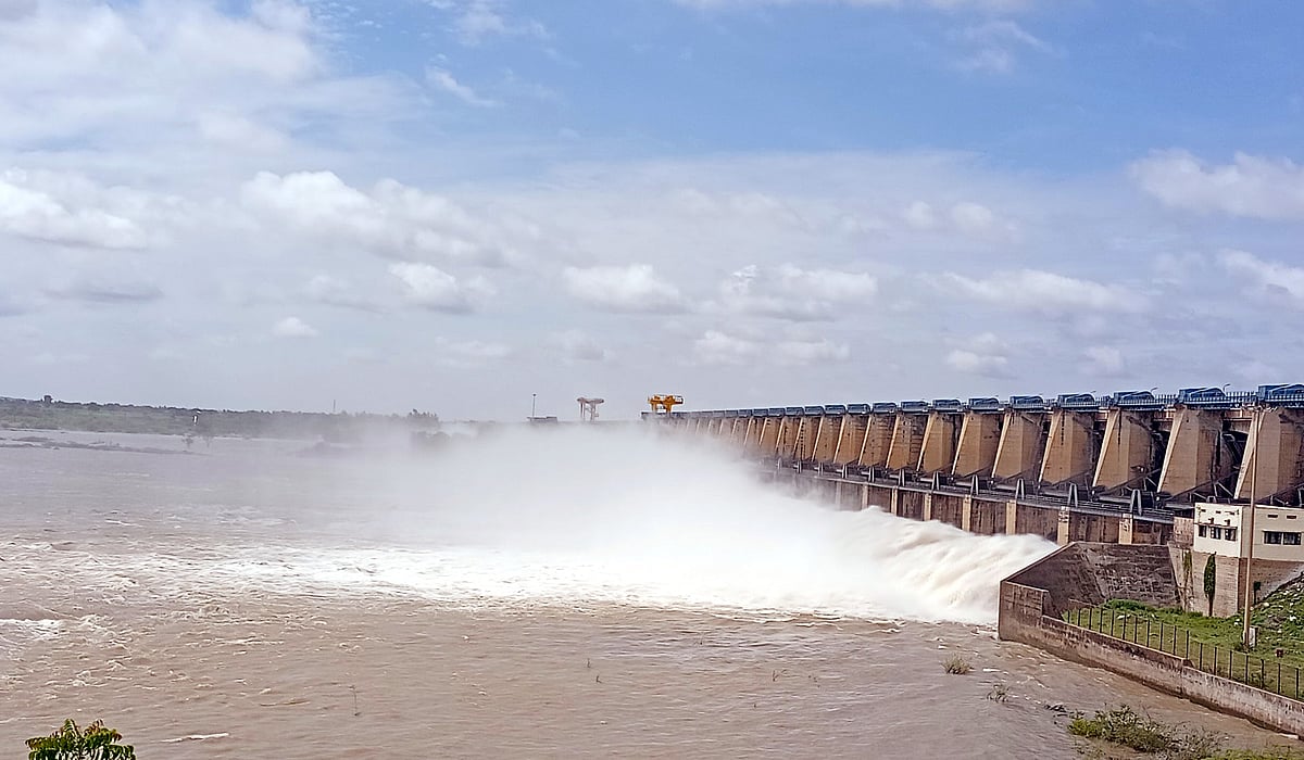 ಹುಣಸಗಿ: 1.12 ಲಕ್ಷ ಕ್ಯೂಸೆಕ್ ನೀರು ನದಿಗೆ