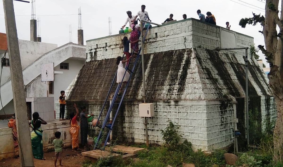 ಕುಷ್ಟಗಿ | ಒಡೆಯುತ್ತಿರುವ ಕೊಳವೆ: ಶುದ್ಧ ನೀರು ಮರೀಚಿಕೆ