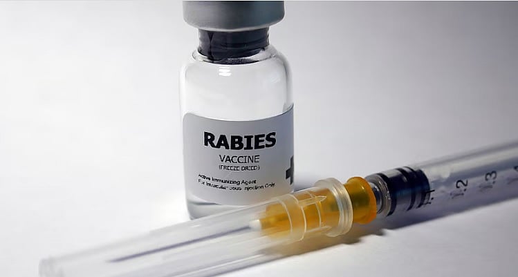 ಸುಬ್ರತೊ ದಾಸ್ ಪತ್ನಿಗೆ ಚುಚ್ಚುಮದ್ದು ನೀಡಲು ನಿರಾಕರಣೆ: ವೈದ್ಯೆ ಅಮಾನತು