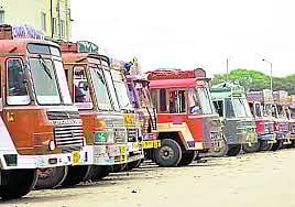 Truck Owners Strike | ₹250 ಕೋಟಿ ಬಿಲ್‌ ಬಾಕಿ: ಆಹಾರ ಧಾನ್ಯ ಸಾಗಣೆ ಸ್ಥಗಿತ