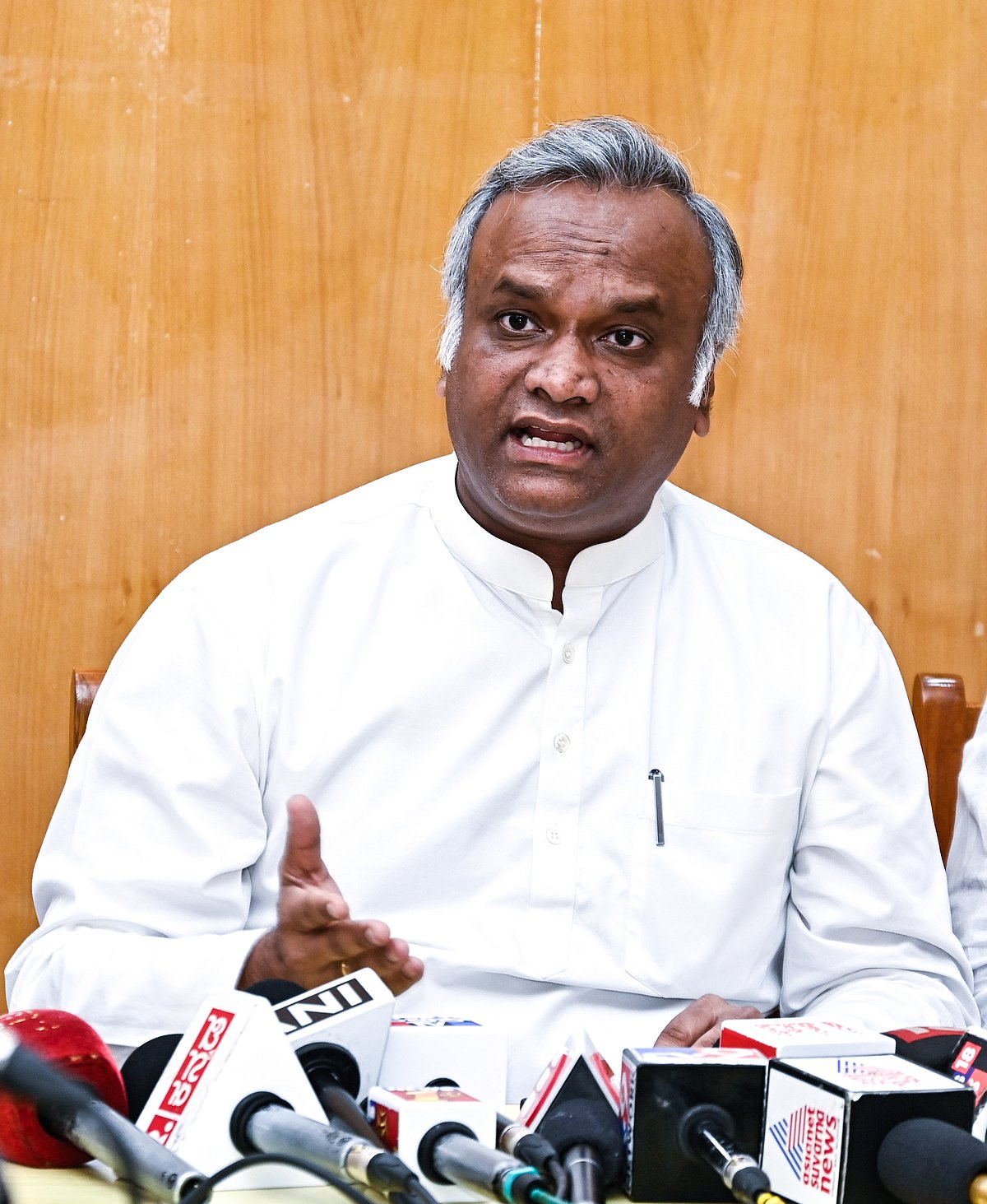 ಕಲಬುರಗಿ | ಅಮಿತ್ ಶಾ ಅಸಮರ್ಥ ಗೃಹಸಚಿವ: ಸಚಿವ ಪ್ರಿಯಾಂಕ್ ಖರ್ಗೆ