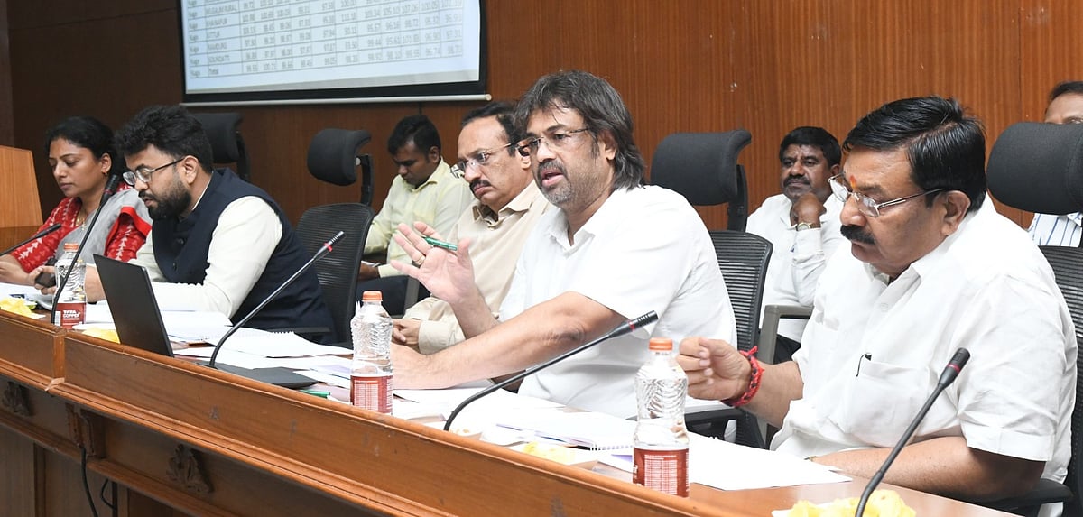 ಸರ್ಕಾರಿ ಶಾಲೆಗಳಲ್ಲಿ ಮಕ್ಕಳ ಪ್ರವೇಶಾತಿ ಹೆಚ್ಚಾಗಬೇಕು: ಮಧು ಬಂಗಾರಪ್ಪ ತಾಕೀತು