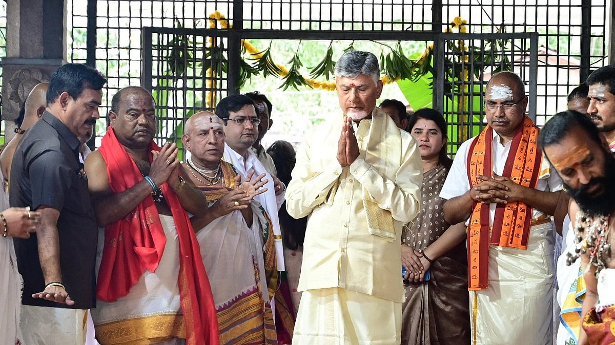 VIDEO | ಶ್ರೀಶೈಲ ಮಲ್ಲಿಕಾರ್ಜುನ ದೇವಸ್ಥಾನದಲ್ಲಿ ವಿಶೇಷ ಪೂಜೆ ಸಲ್ಲಿಸಿದ ನಾಯ್ಡು