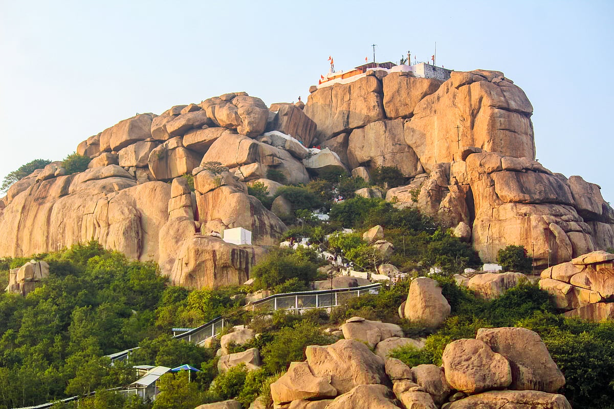 ಅಂಜನಾದ್ರಿ ಪೂಜಾ ವಿವಾದ: ಭಕ್ತರಿಗೆ ಮುಜುಗರ