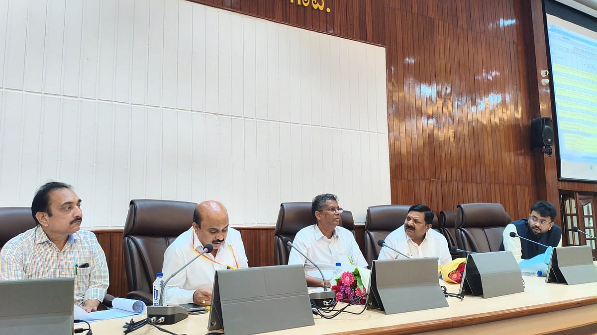 ನೀರಾವರಿ ಯೋಜನೆಗಳ ಅನುಷ್ಠಾನ ನಿಧಾನಗತಿ: ಸಚಿವ ಸತೀಶ ಜಾರಕಿಹೊಳಿ ಅಸಮಾಧಾನ