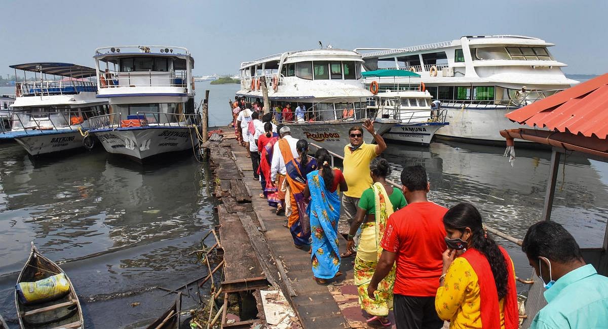 ಭಾರತ್ ಬಂದ್: ಕೇರಳದಲ್ಲಿ ಯಶಸ್ವಿ; ಪಶ್ಚಿಮ ಬಂಗಾಳದಲ್ಲಿ ಅಲ್ಲಲ್ಲಿ ಹಿಂಸಾಚಾರ