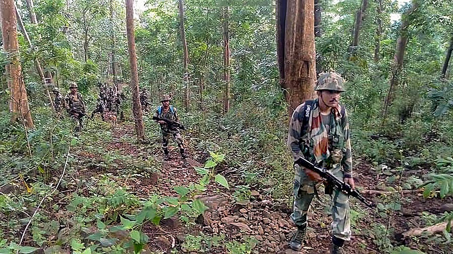 ಛತ್ತೀಸಗಢ | 28 ಲಕ್ಷ ಇನಾಮು ಘೋಷಣೆಯಾಗಿದ್ದ 9 ಮಂದಿ ಸೇರಿ 12 ನಕ್ಸಲರು ಶರಣಾಗತಿ