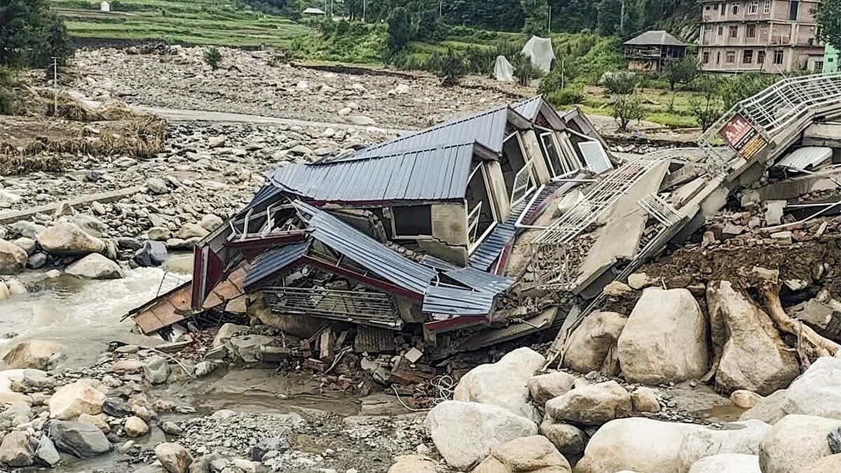 ಹಿಮಾಚಲ ಪ್ರದೇಶದಲ್ಲಿ ಭೀಕರ ಪ್ರವಾಹ, ಭೂಕುಸಿತ: 60 ಜನರ ಪ್ರಾಣ ಉಳಿಸಿದ ಸಾಕು ನಾಯಿ