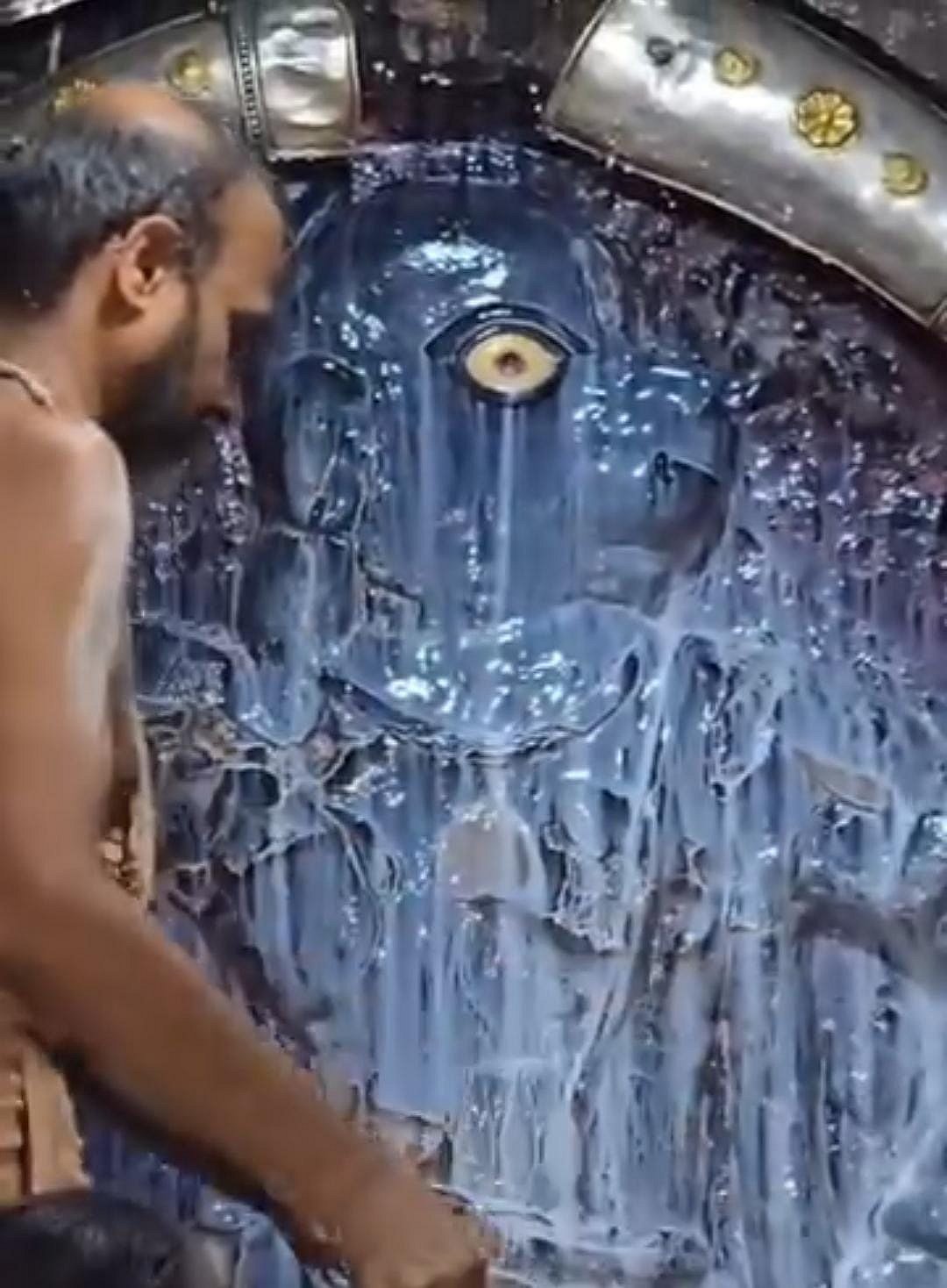 ಆಲಮಟ್ಟಿ: ಯಲಗೂರೇಶನಿಗೆ ಕ್ಷೀರಾಭಿಷೇಕ