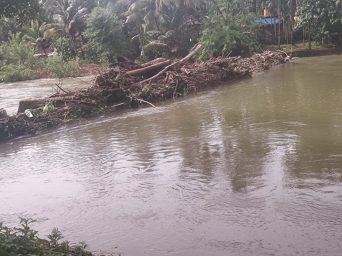 ಹೊನ್ನಾವರ: ಕೃತಕ ನೆರೆ ಸೃಷ್ಟಿಸಿದ ‘ಬಾಂದಾರ’