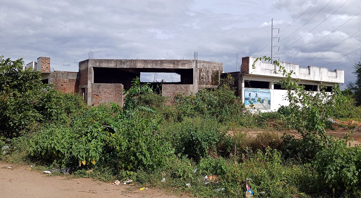 ಚನ್ನಪಟ್ಟಣ: ನನೆಗುದಿಗೆ ಬಿದ್ದಿರುವ ಈಜುಕೊಳ ಕಾಮಗಾರಿ