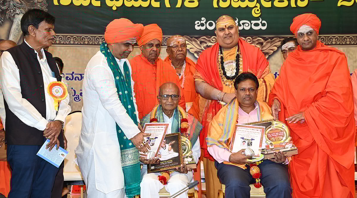 ‘ಸತ್ತಾಗ ಗೌರವಕ್ಕಾಗಿ ಮುಪ್ಪಿನಲ್ಲಿ ಮಂತ್ರಿಗಿರಿ ಹಂಬಲ’: ದಿಂಗಾಲೇಶ್ವರ ಸ್ವಾಮೀಜಿ 