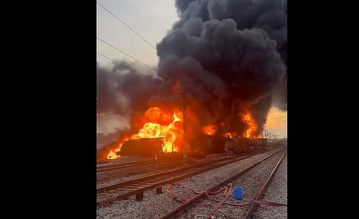 ತಮಿಳುನಾಡು | ಗೂಡ್ಸ್ ರೈಲಿಗೆ ಬೆಂಕಿ: 18 ಬೋಗಿಗಳು ಬೆಂಕಿಗಾಹುತಿ 