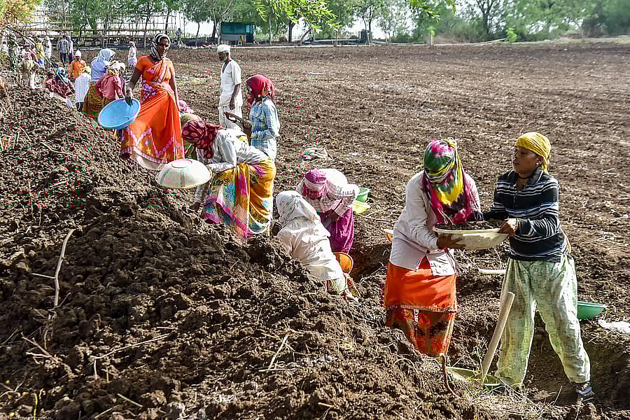 MGNREGA | ಸಂಕಷ್ಟಕ್ಕೆ ಸಿಲುಕಿದ 5,400 ಸಿಬ್ಬಂದಿ