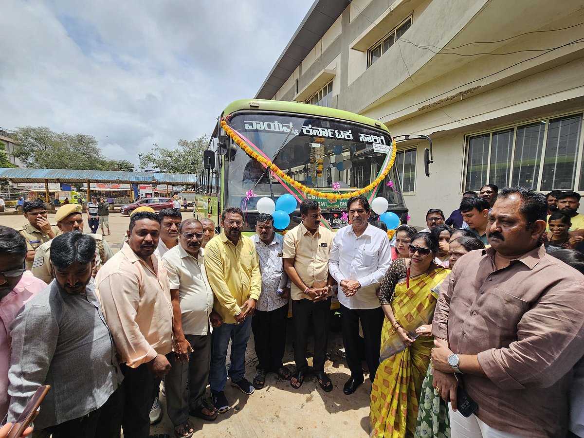 ಬೆಳಗಾವಿ | ‘ಶಕ್ತಿ’ಗೆ ಶಕ್ತಿ ತುಂಬಿದ ಮಹಿಳೆಯರು: ಬಸ್‌ಗೆ ಪೂಜೆ, ಸಂಭ್ರಮಾಚರಣೆ