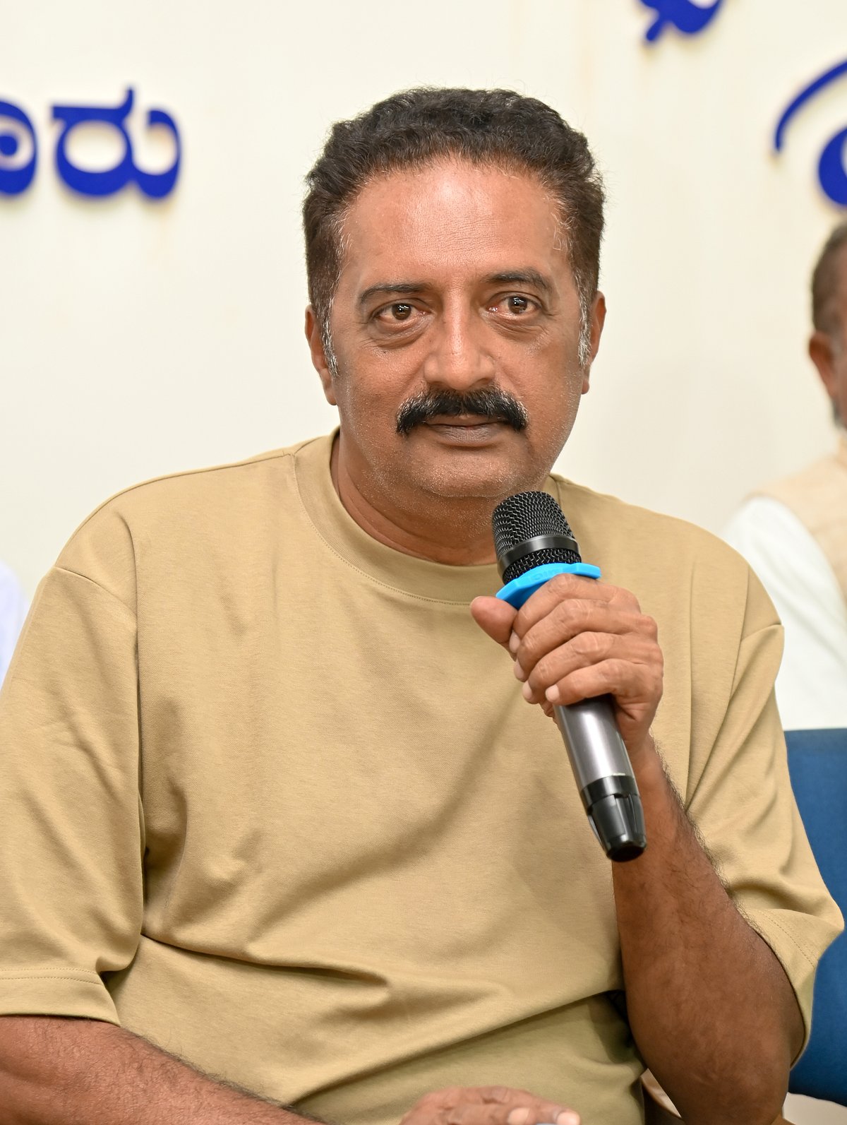 ‘ಕಾನೂನಿನ ತೊಡಕು ನಿವಾರಿಸುವ ಕುರಿತು ಚರ್ಚಿಸಲಿ’: ನಟ ಪ್ರಕಾಶ್‌ ರಾಜ್‌