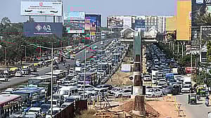 ಸಂಚಾರ ದಟ್ಟಣೆ: ವಾಹನ ಸಂಚಾರಕ್ಕೆ ಪರ್ಯಾಯ ಮಾರ್ಗ