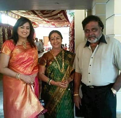 ಸುಮಲತಾ ಅಂಬರೀಷ್‌ ಮತ್ತು ದಿವಗಂತ ಅಂಬರೀಷ್‌  ಅವರೊಂದಿಗೆ ಕಾಣಿಸಿಕೊಂಡಿದ್ದ ಬಿ.ಸರೋಜಾ ದೇವಿ.