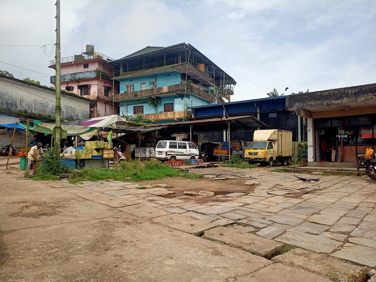 ತೀರ್ಥಹಳ್ಳಿ: ನಿರ್ವಹಣೆ ಕೊರತೆ.. ಸೊರಗಿದ ಮಾರುಕಟ್ಟೆ...