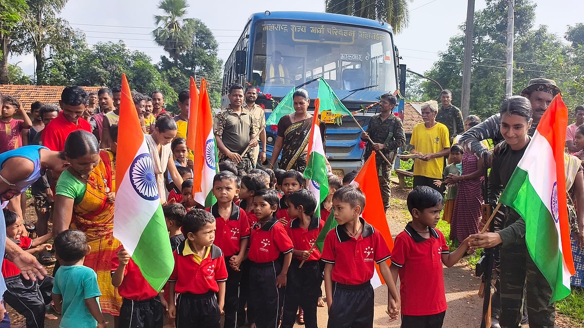 ಮಹಾರಾಷ್ಟ್ರ: ಗಡ್ಚಿರೋಲಿಯ ನಕ್ಸಲ್ ಪೀಡಿತ ಗ್ರಾಮಕ್ಕೆ ಮೊದಲ ಬಾರಿ ಬಸ್ ಸಂಚಾರ ಆರಂಭ