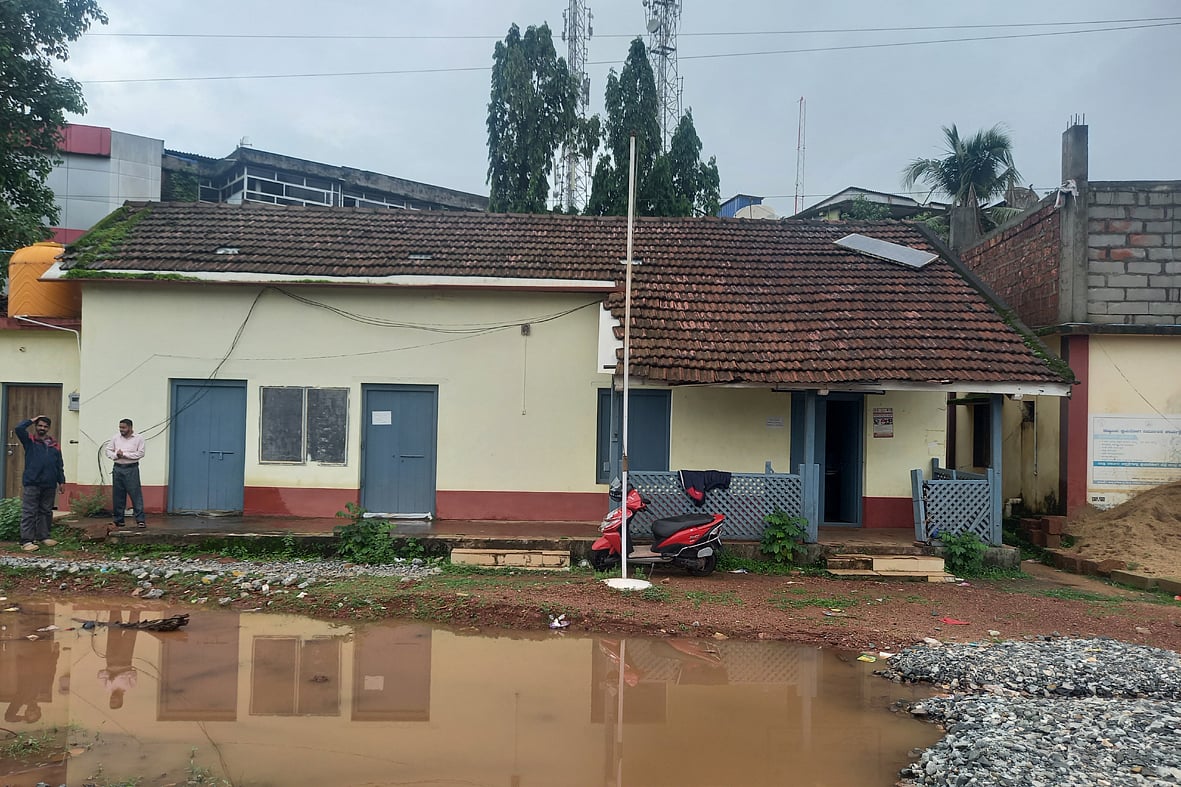 ಹೊನ್ನಾವರ: ಅನುದಾನ ಇದ್ದರೂ ಜಾಗವಿಲ್ಲದ ಪಶು ಆಸ್ಪತ್ರೆ! 