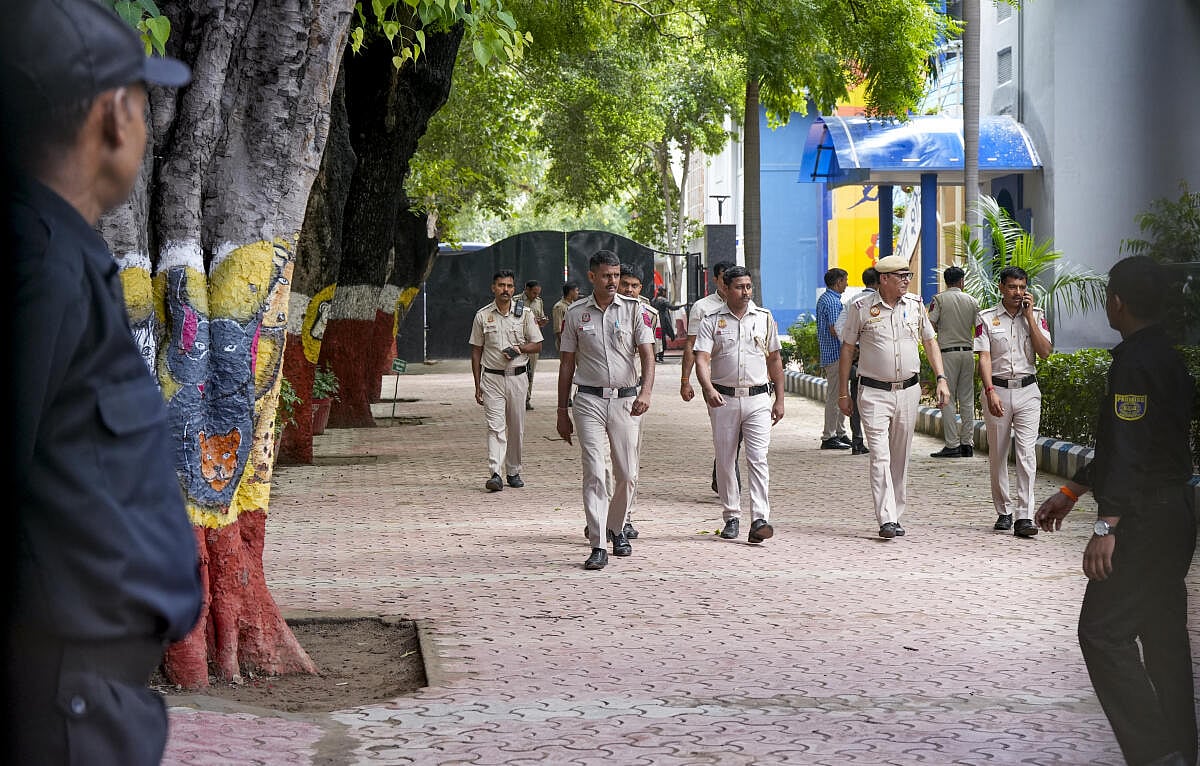 ದೆಹಲಿ: 20ಕ್ಕೂ ಹೆಚ್ಚು ಶಾಲೆಗಳಿಗೆ ಬಾಂಬ್‌ ಬೆದರಿಕೆ