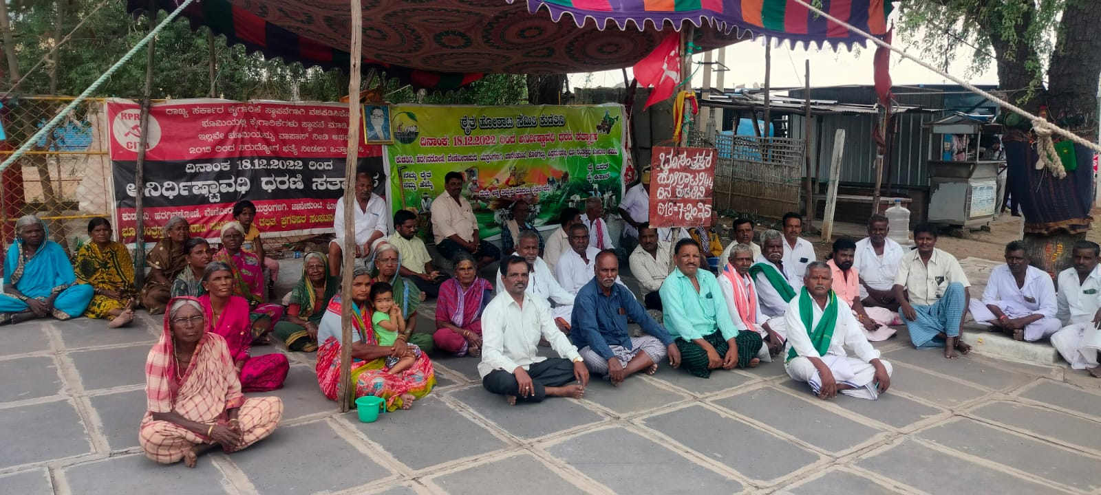 ಬಳ್ಳಾರಿ ಜಿಲ್ಲೆಯ ಸಂಡೂರು ಕುಡುತಿನಿಯಲ್ಲಿ ಹೋರಾಟ ಮುಂದುವರಿಸಿರುವ ರೈತರು