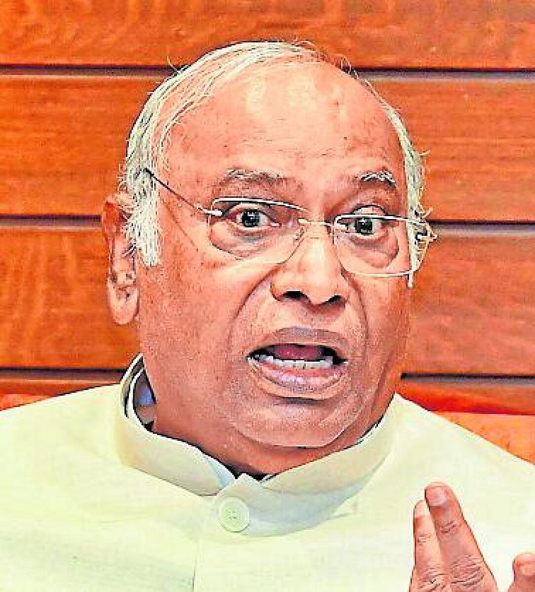 ಅಂಬೇಡ್ಕರ್ ಅಲ್ಲದೇ ಆರ್‌ಎಸ್‌ಎಸ್‌ನವರು ಸಂವಿಧಾನ ಬರೆದರೆ?: ಮಲ್ಲಿಕಾರ್ಜುನ ಖರ್ಗೆ