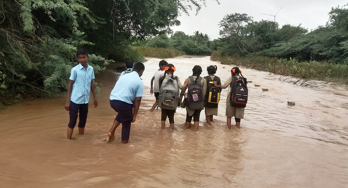 ಕೊಪ್ಪಳ | ಶಾಲಾ ಮಕ್ಕಳಿಗೆ ‘ಪ್ರವಾಹ’ ಸಂಕಟ