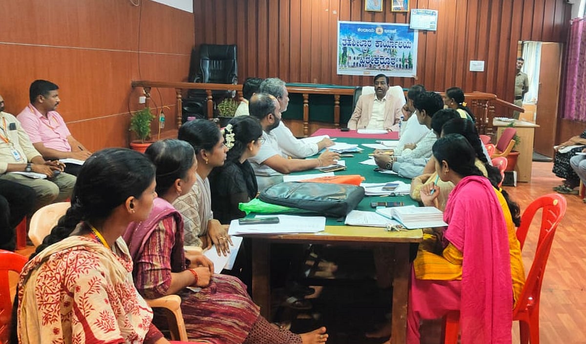 ತಹಶೀಲ್ದಾರ್ ಕಚೇರಿಗೆ ಜಿಲ್ಲಾಧಿಕಾರಿ ಭೇಟಿ: ಕಡತ ತ್ವರಿತ ವಿಲೇವಾರಿಗೆ ಸೂಚನೆ