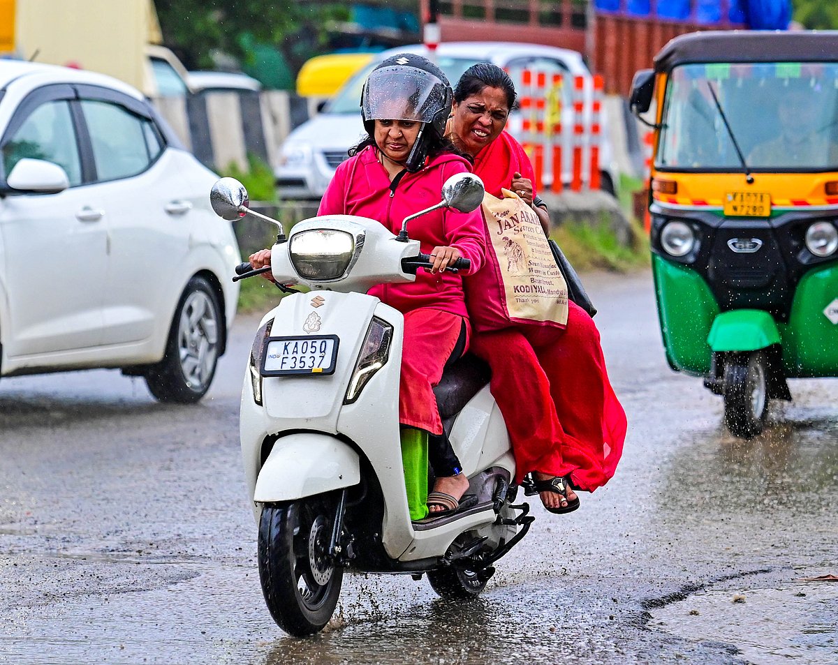 ಹಾಸನ: ಜಿಲ್ಲೆಯಲ್ಲಿ ತುಂತುರು ಮಳೆ, ಮೋಡ
