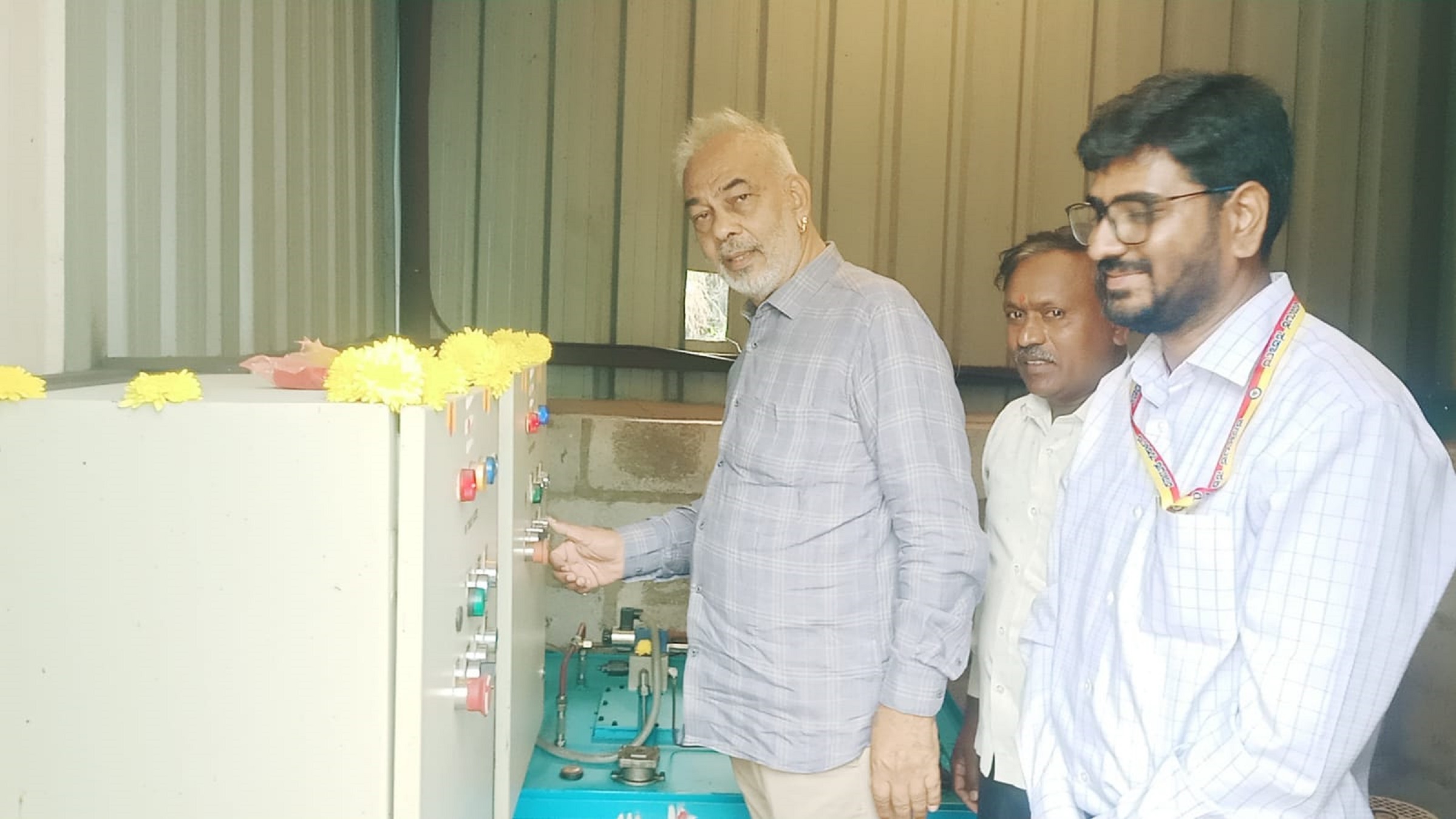 ಅರಕಲಗೂಡು ತಾಲ್ಲೂಕು ಅರೇಮಾದನಹಳ್ಳಿ ಬಳಿ ಹೇಮಾವತಿ ಬಲ ಮೇಲ್ದಂಡೆ ನಾಲೆಗೆ ನೀರುಹರಿಸುವ ಕಾರ್ಯಕ್ಕೆ ಶಾಸಕ ಎ. ಮಂಜು ಶನಿವಾರ ಚಾಲನೆ ನೀಡಿದರು